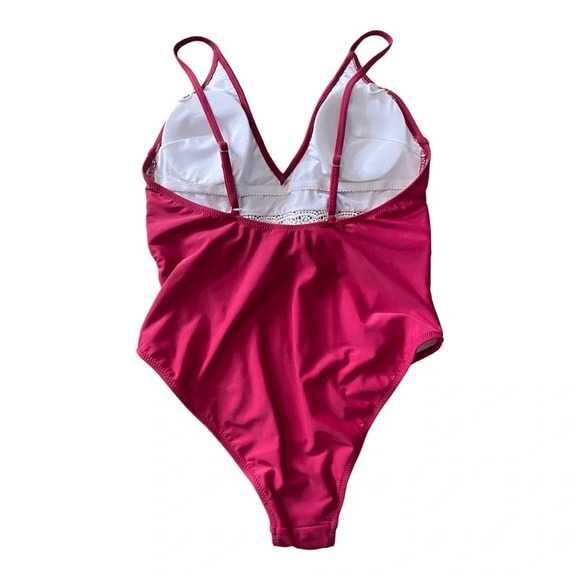 ✨NWT Cupshe Red Wine Ruffle Lace Crochet One Piece Monokini Swimsuit Size Medium - Picture 6 of 11